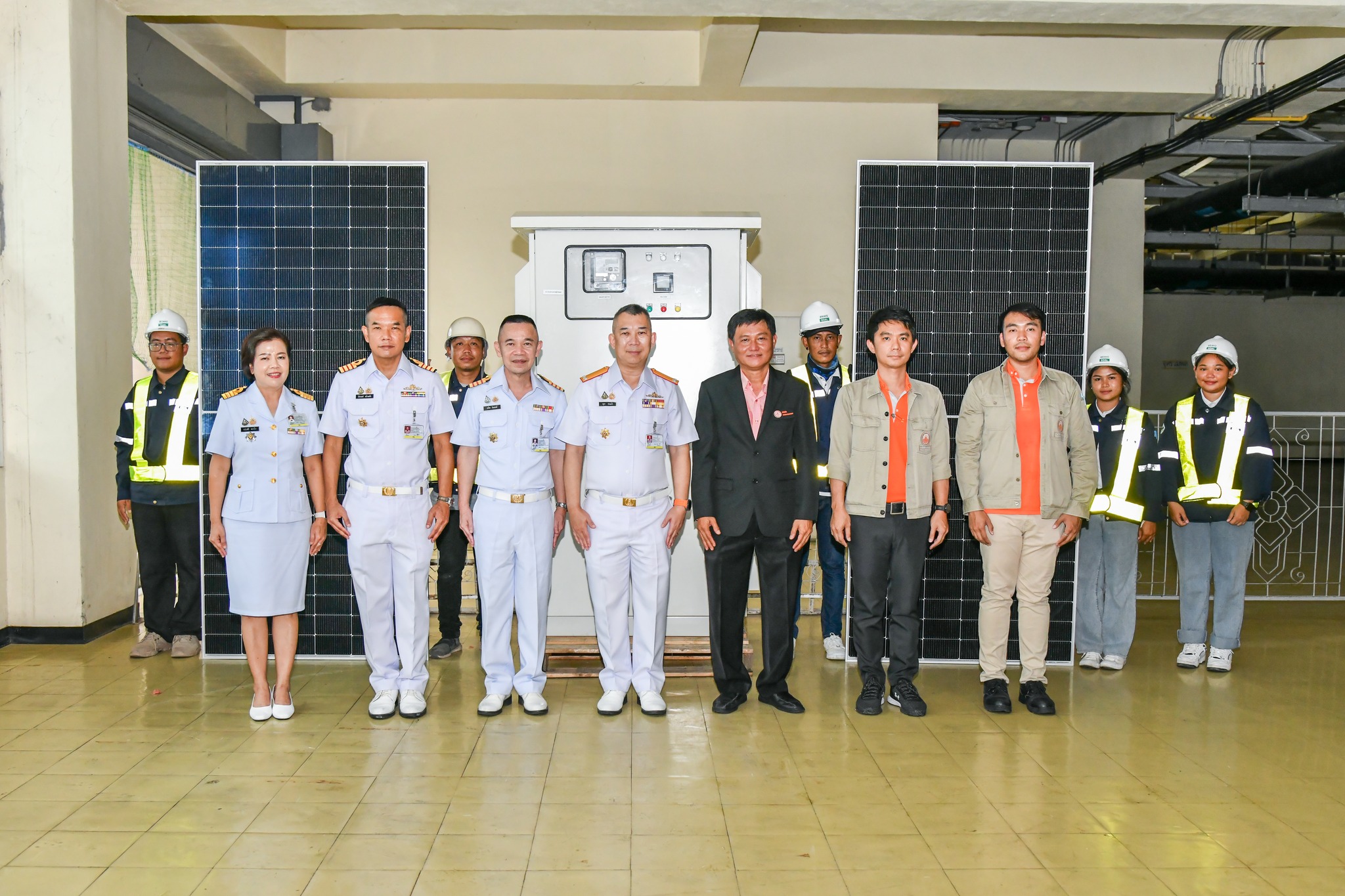 คณะผู้บริหาร รพ.ฯ ลงพื้นที่เยี่ยมชมการดำเนินการติดตั้ง solar rooftop